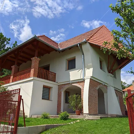 Ezuesthid Vendeghaz Holiday home Vonyarcvashegy
