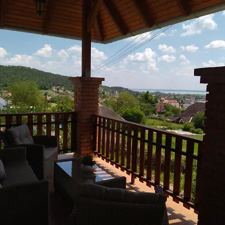 Ezuesthid Vendeghaz Holiday home *