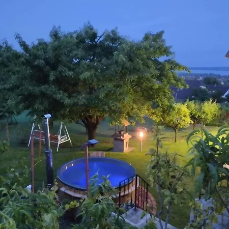 Ezüsthíd Сasa de vacaciones Vonyarcvashegy