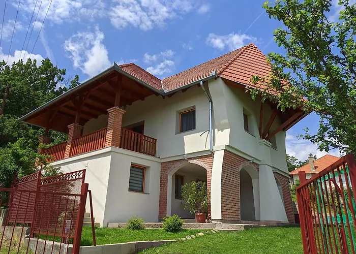 Ezuesthid Vendeghaz בית נופש פוניארצוושהג'