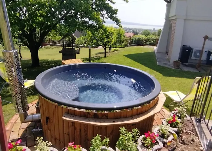 Ezuesthid Vendeghaz פוניארצוושהג'