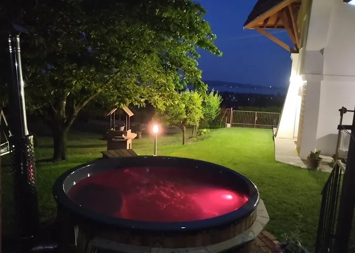 בית נופש Ezuesthid Vendeghaz פוניארצוושהג'