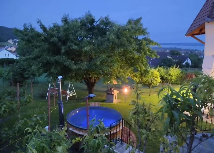 Ezuesthid Vendeghaz בית נופש פוניארצוושהג'