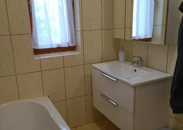 Ezuesthid Vendeghaz פוניארצוושהג'