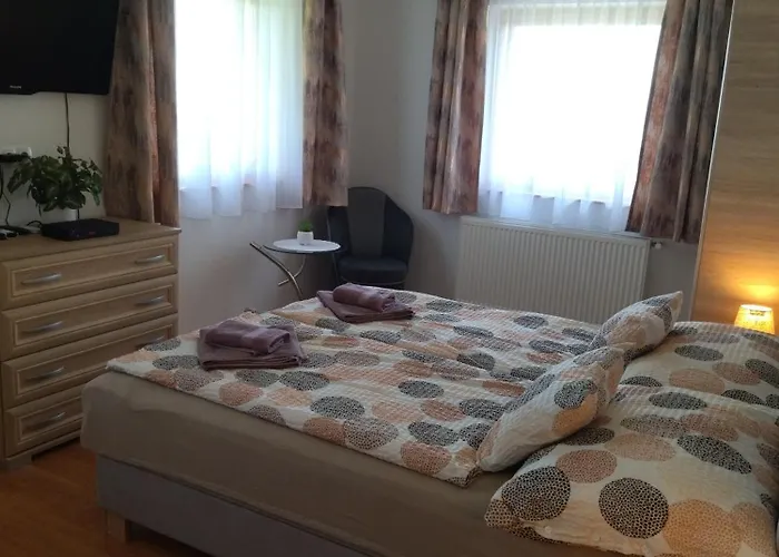 בית נופש Ezuesthid Vendeghaz פוניארצוושהג'