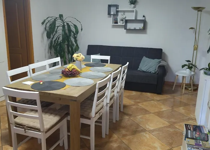 Ezuesthid Vendeghaz פוניארצוושהג'