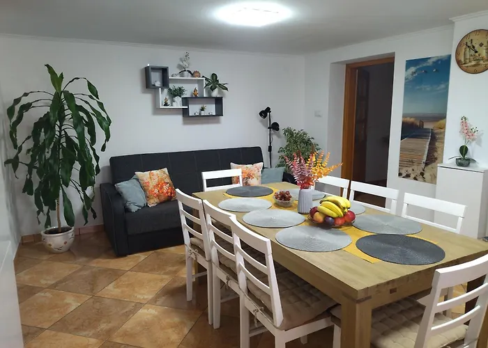 Ezuesthid Vendeghaz פוניארצוושהג'